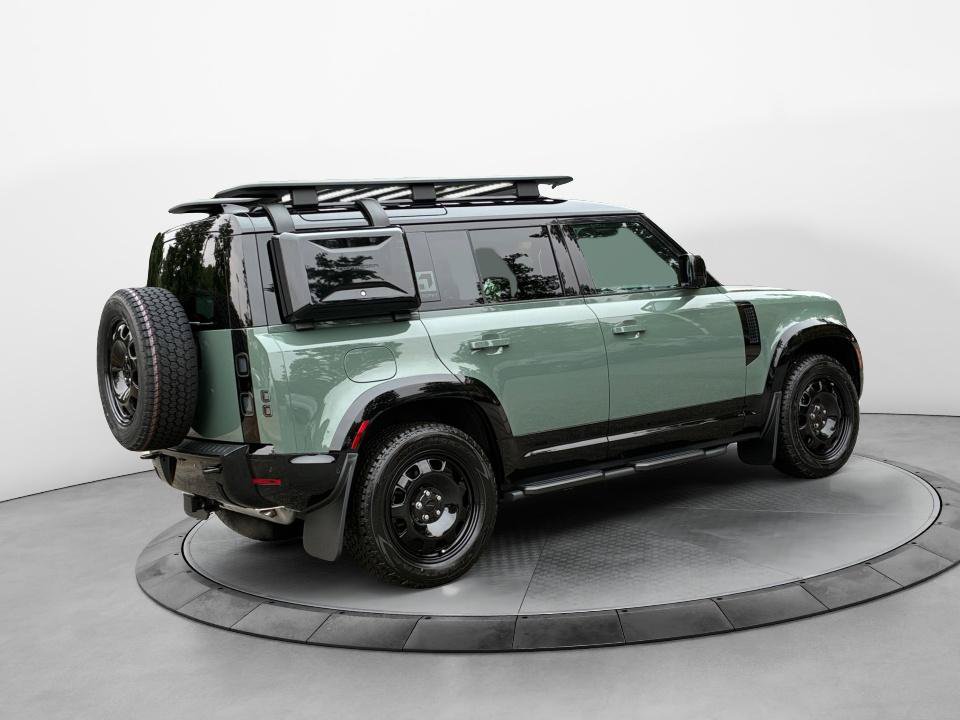 New 2026 Land Rover Defender 110 Trophy Edition AWD/4WD image 7