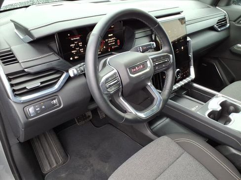 Used 2025 GMC Acadia Elevation image 13