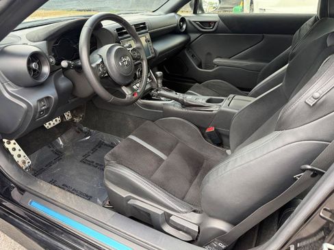 Used 2022 Toyota GR86 Premium RWD image 9