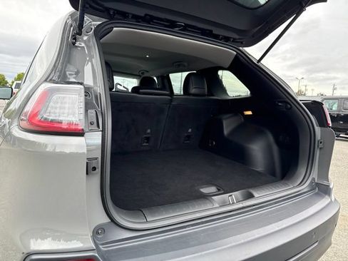Used 2021 Jeep Cherokee Latitude Plus AWD/4WD image 14