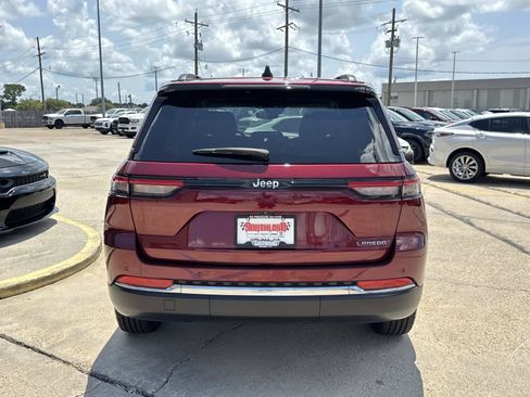 Used 2024 Jeep Grand Cherokee Laredo RWD image 6