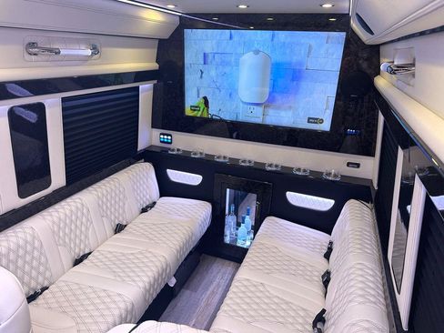 Used 2024 Mercedes-Benz Sprinter 3500 image 27