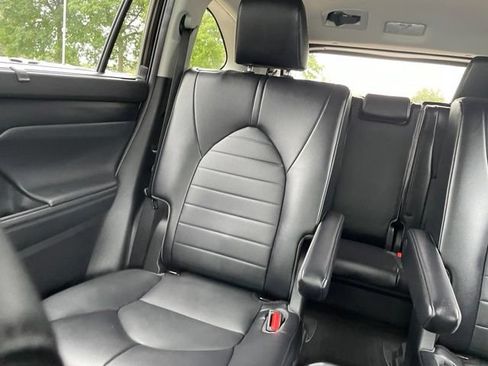 Used 2022 Toyota Highlander XLE AWD/4WD image 17