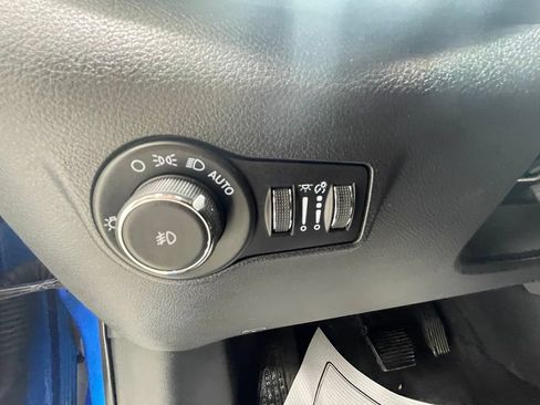 Used 2025 Jeep Compass Trailhawk AWD/4WD image 13