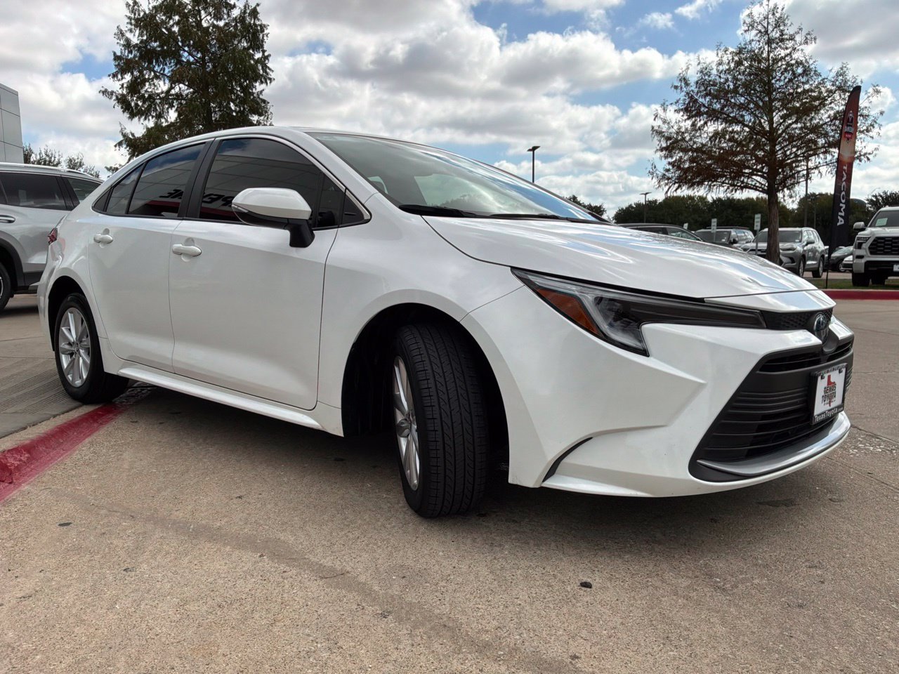 Used 2023 Toyota Corolla XLE FWD image 4