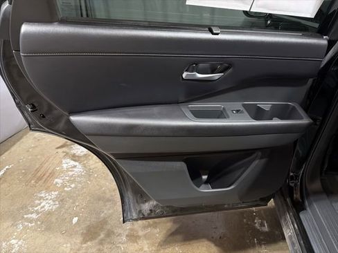 Used 2025 Nissan Pathfinder SL image 13