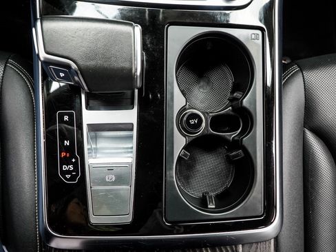 Used 2023 Audi Q8 Prestige image 21