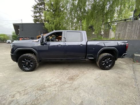 Used 2024 GMC Sierra 2500 AT4 w/ AT4 Premium Plus Package AWD/4WD image 3
