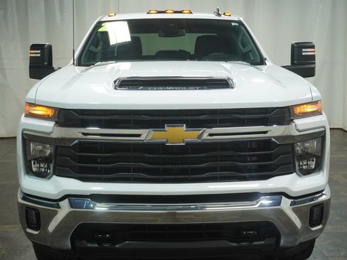 Used 2024 Chevrolet Silverado 2500 LT w/ Convenience Package AWD/4WD image 8