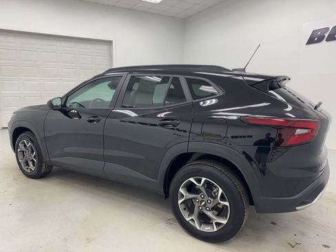 Used 2024 Chevrolet Trax LT image 7