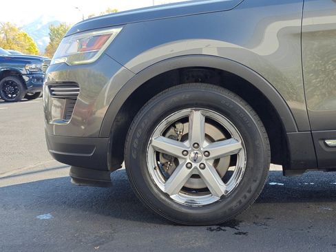 Used 2018 Ford Explorer XLT image 33