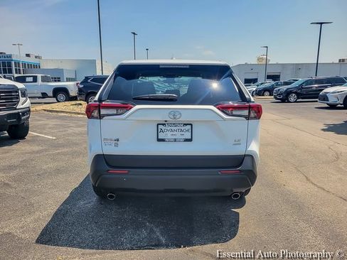 Used 2024 Toyota RAV4 LE AWD/4WD image 11