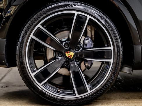 Used 2021 Porsche Cayenne AWD/4WD image 35