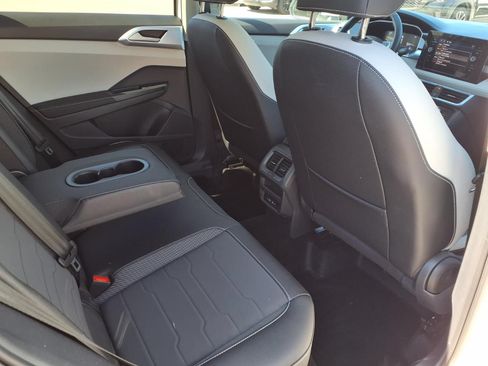 Certified 2026 Volkswagen Taos SE w/ Panoramic Sunroof Package FWD image 22