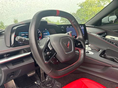 Used 2022 Chevrolet Corvette Stingray Coupe w/ Z51 Performance Package RWD image 17