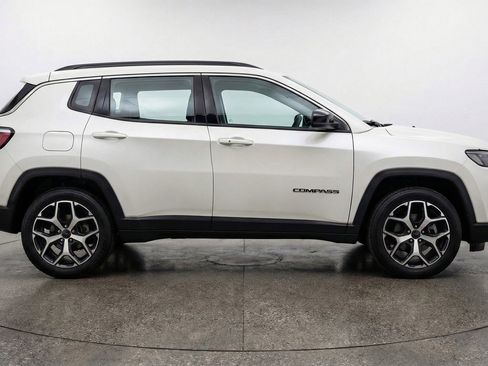 Used 2025 Jeep Compass Limited AWD/4WD image 11