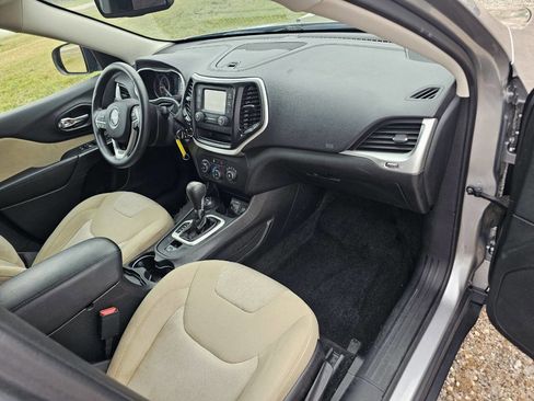 Used 2015 Jeep Cherokee Sport AWD/4WD image 8