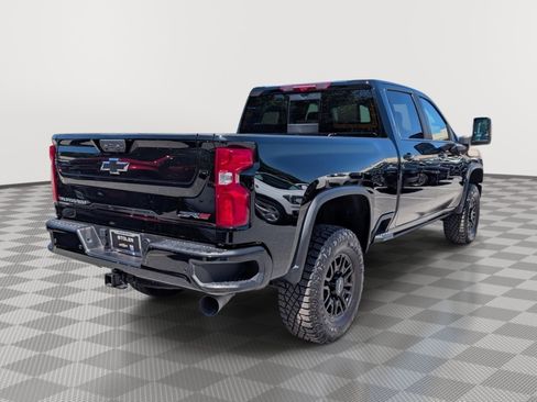 Used 2024 Chevrolet Silverado 2500 ZR2 w/ Technology Package AWD/4WD image 5