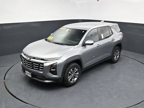 Used 2025 Chevrolet Equinox LT FWD image 37