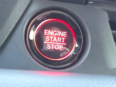 Used 2025 Honda Pilot Touring image 32