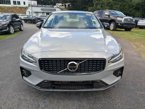 Used 2024 Volvo S60 B5 Plus FWD image 9