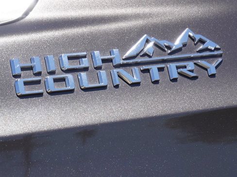 Used 2021 Chevrolet Suburban High Country RWD image 5