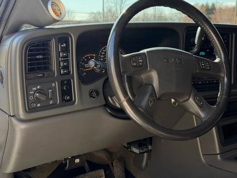 Used 2005 GMC Sierra 2500 SLT w/ Heavy-Duty Power Package image 14