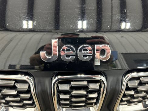 Used 2025 Jeep Compass Latitude w/ Convenience Group AWD/4WD image 23