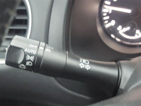 Used 2020 Nissan Pathfinder Platinum image 18