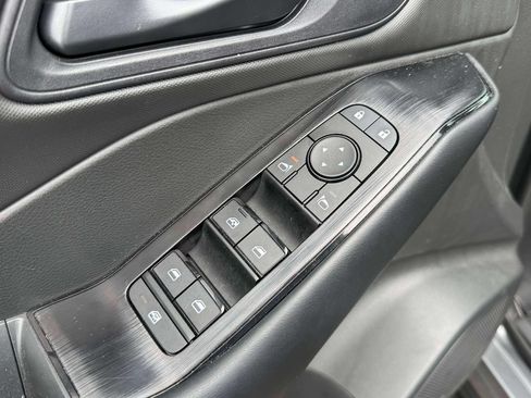 Used 2025 Nissan Rogue S AWD/4WD image 18