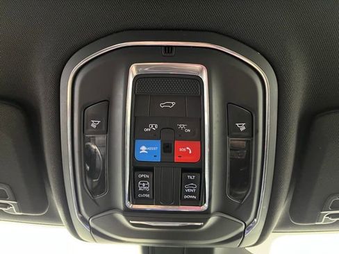 Used 2023 Jeep Grand Cherokee Altitude image 36