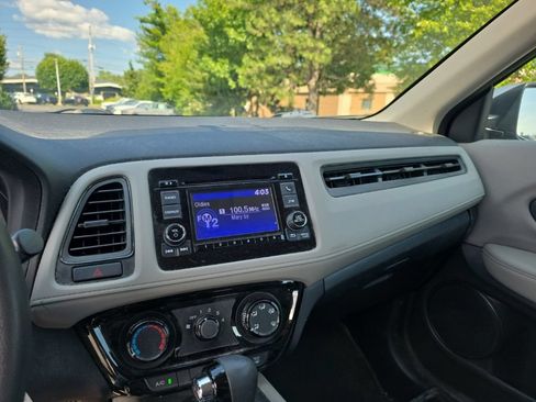Used 2017 Honda HR-V LX image 19