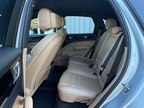 Used 2020 Porsche Cayenne AWD/4WD image 5