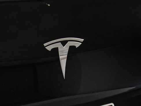 Used 2023 Tesla Model Y Long Range AWD/4WD image 19