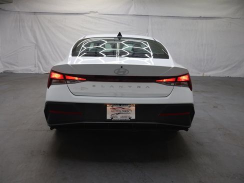 Used 2026 Hyundai Elantra SE FWD image 6