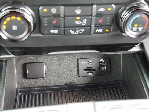 Used 2015 Ford F150 XLT w/ Equipment Group 302A Luxury AWD/4WD image 43