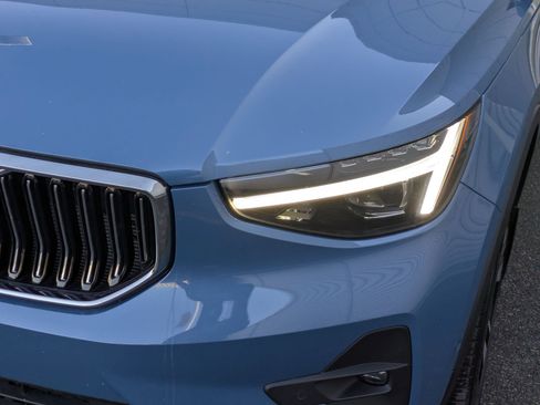 Used 2024 Volvo XC40 B5 Plus w/ Protection Package Premier image 10