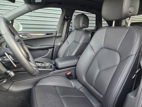 Used 2025 Porsche Macan image 5
