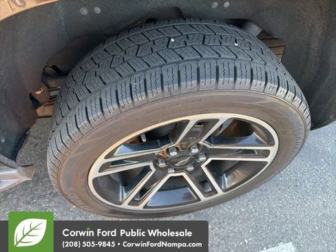 Used 2017 Chevrolet Suburban LT w/ Luxury Package image 13