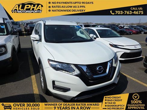 Used 2017 Nissan Rogue SV image 1