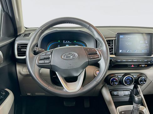 Used 2025 Hyundai Venue SEL FWD image 18