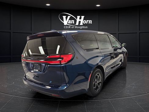 Used 2022 Chrysler Pacifica Touring-L w/ S Appearance Package FWD image 7