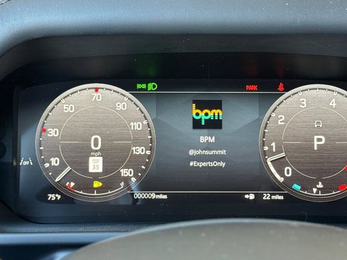 New 2025 Land Rover Defender 110 X-Dynamic SE image 24