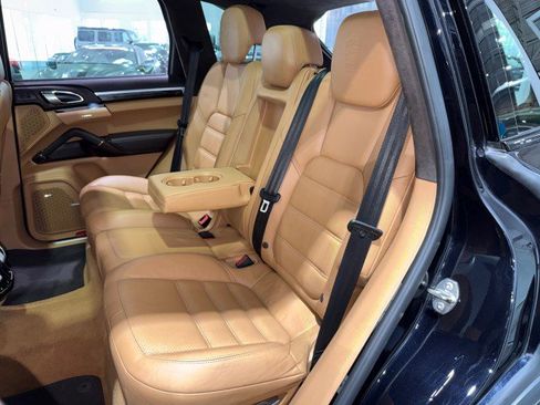 Used 2015 Porsche Cayenne Turbo image 14