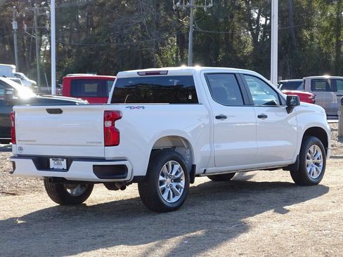 Used 2024 Chevrolet Silverado 1500 Custom image 3