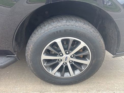 Used 2019 Ford Expedition XLT w/ Equipment Group 201A AWD/4WD image 10