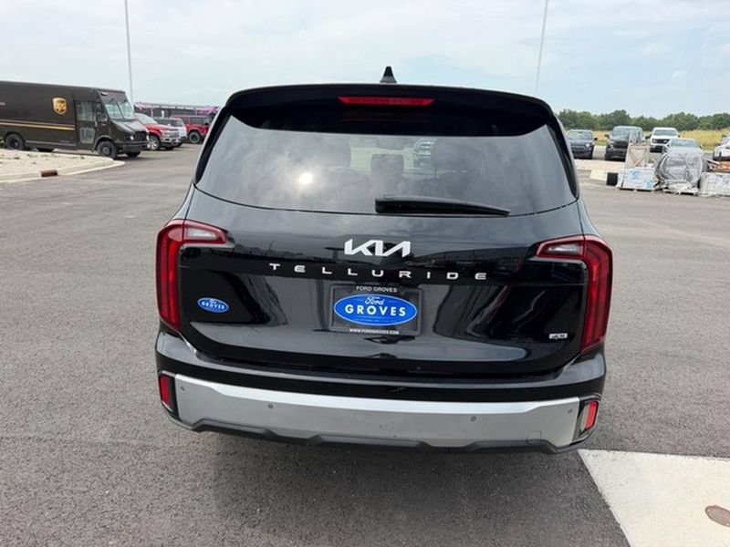 Used 2023 Kia Telluride LX AWD/4WD image 6