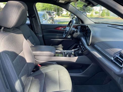 Used 2024 Chevrolet Traverse LT FWD image 9