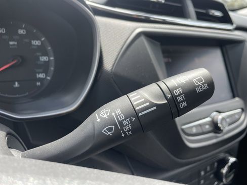 Used 2023 Chevrolet TrailBlazer LS FWD image 33