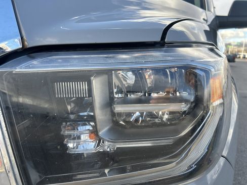 Used 2018 Toyota Tundra SR5 w/ TRD Off Road Package image 10